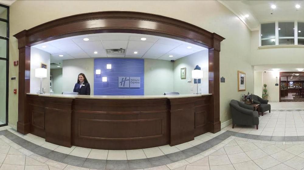 Holiday Inn Express & Suites Wadsworth By Ihg Exterior photo