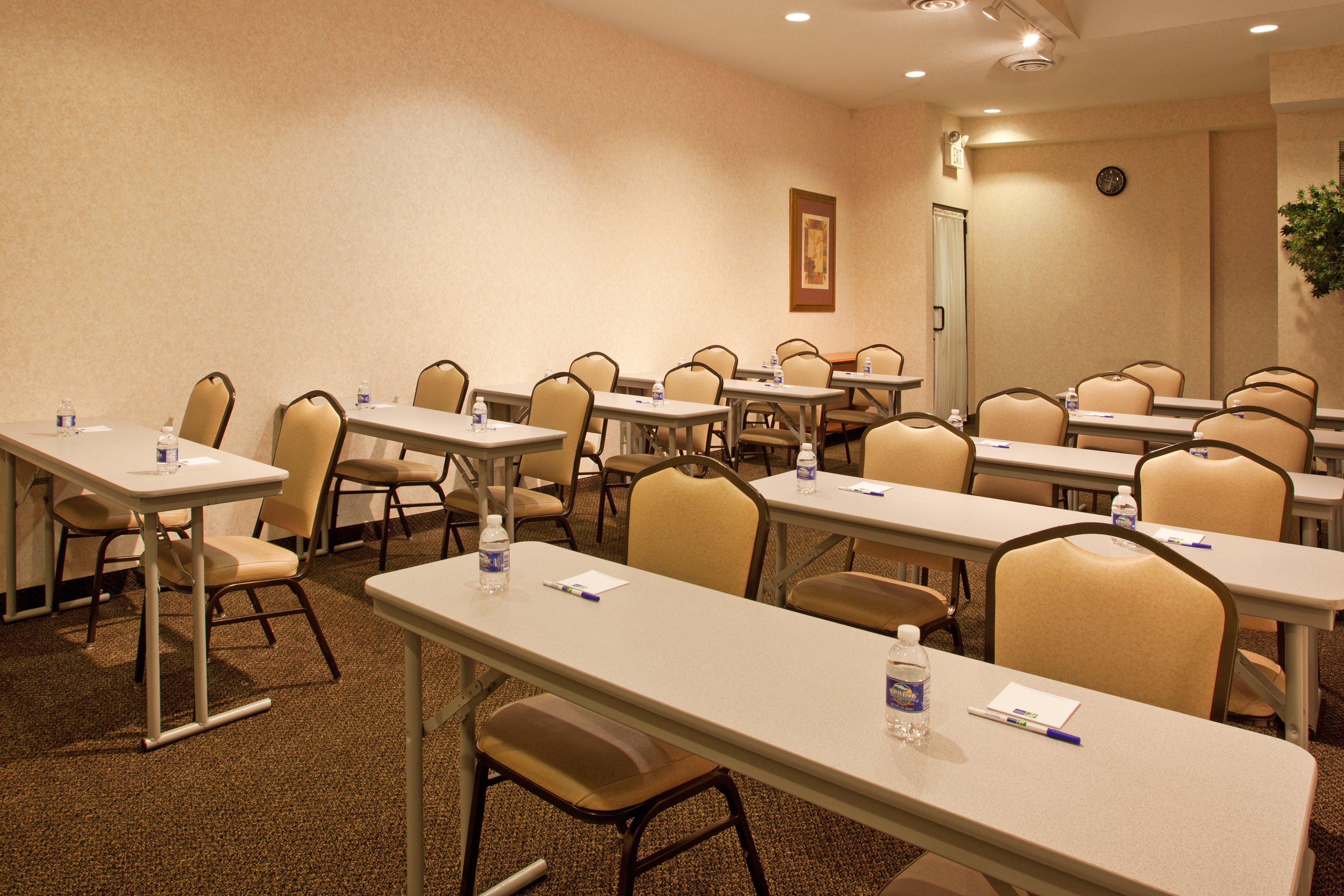 Holiday Inn Express & Suites Wadsworth By Ihg Exterior photo